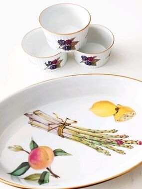 $40 Sale🎈Royal Worcester Evesham Gold Oval Baking Dish & Three  Ramekins...🎈